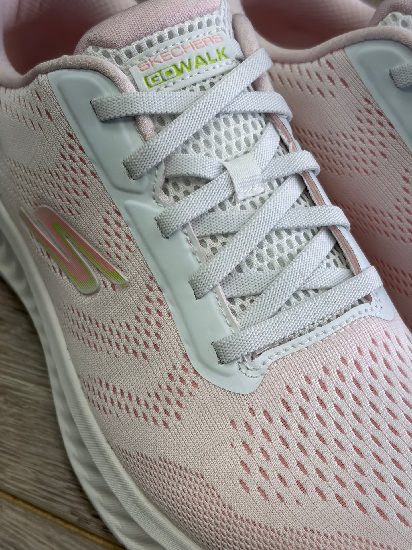 Skechers - White/Pink GO-WALK Slip - In Trainer