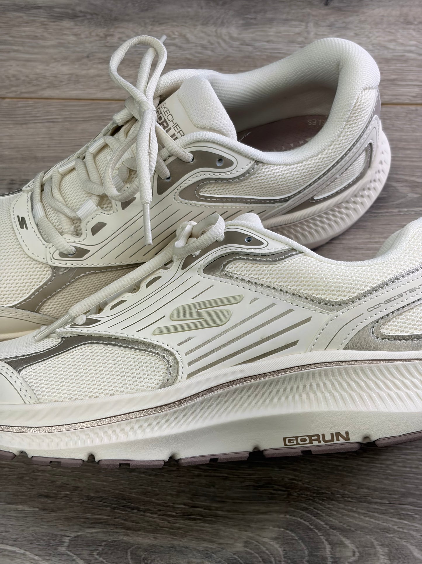 Skechers - GO RUN - Beige Trainer