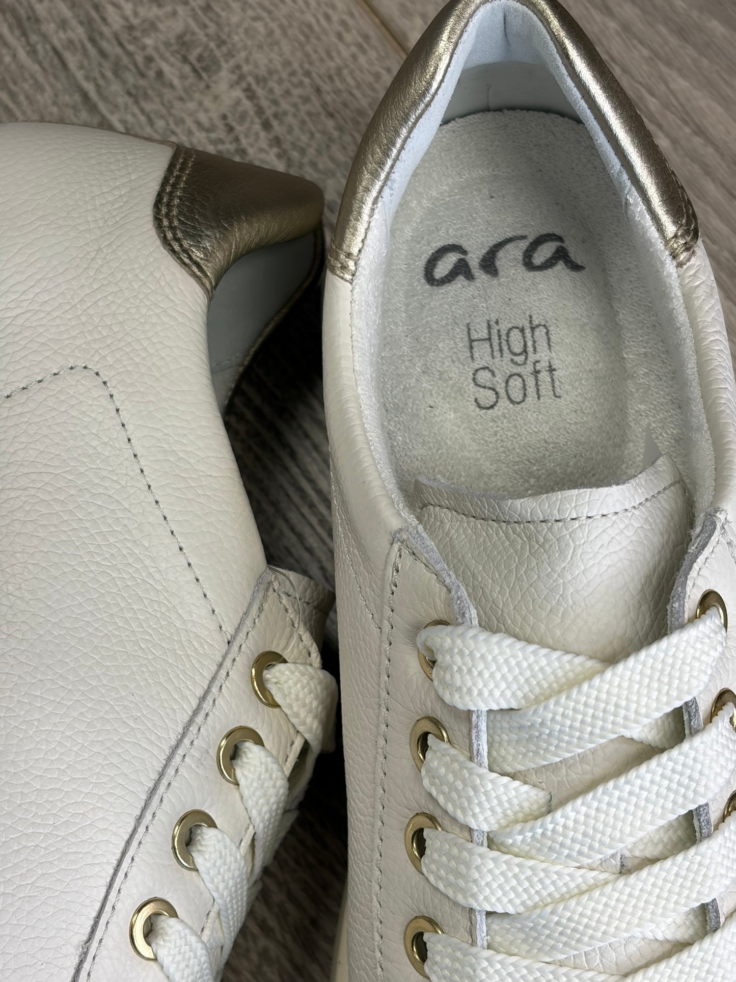 ARA - White Chunky Sole Sneaker