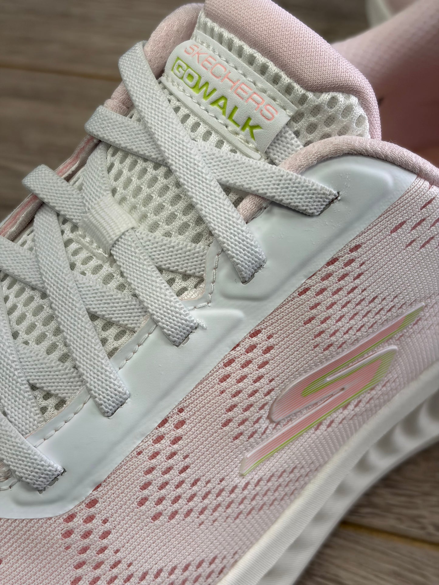 Skechers - White/Pink GO-WALK Slip - In Trainer
