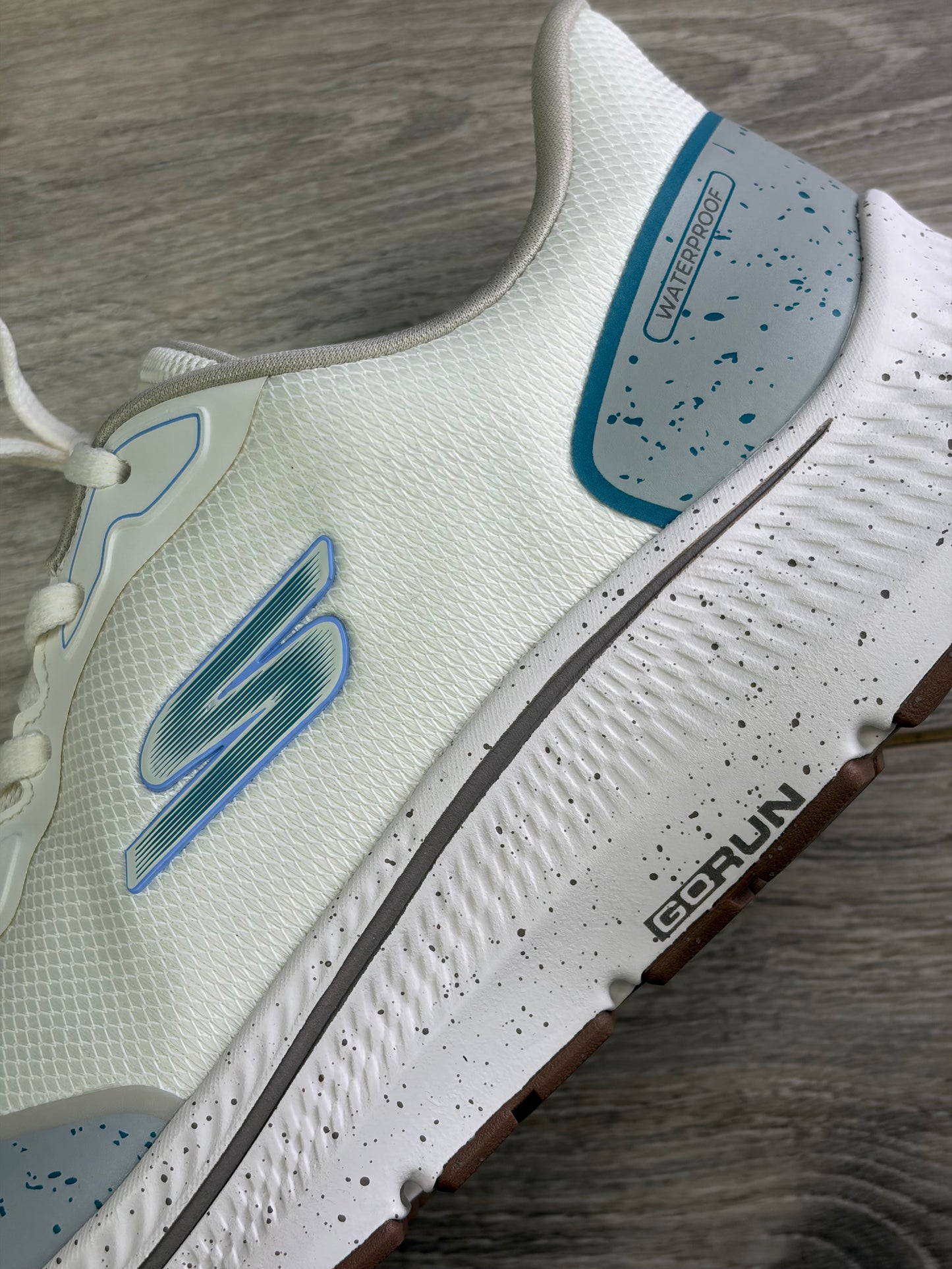Skechers - Off White Waterproof Trainer