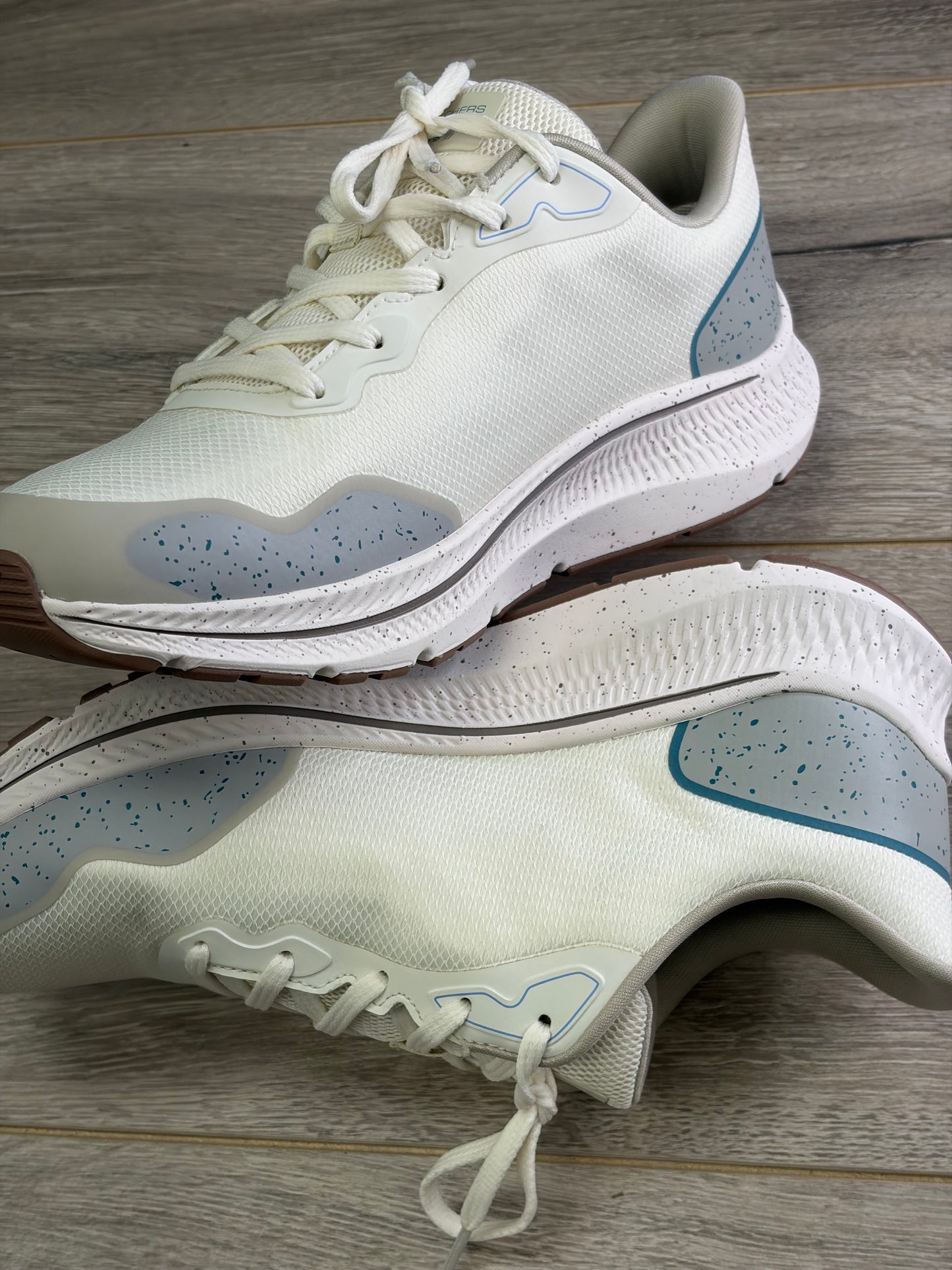 Skechers - Off White Waterproof Trainer