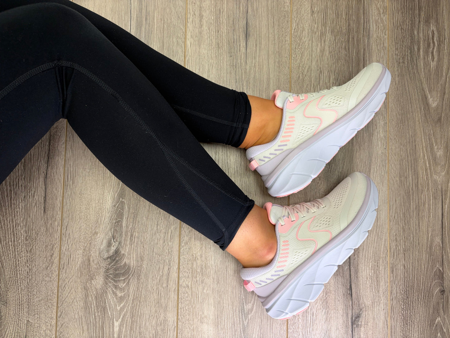 Skechers - Grey/Pink Trainer
