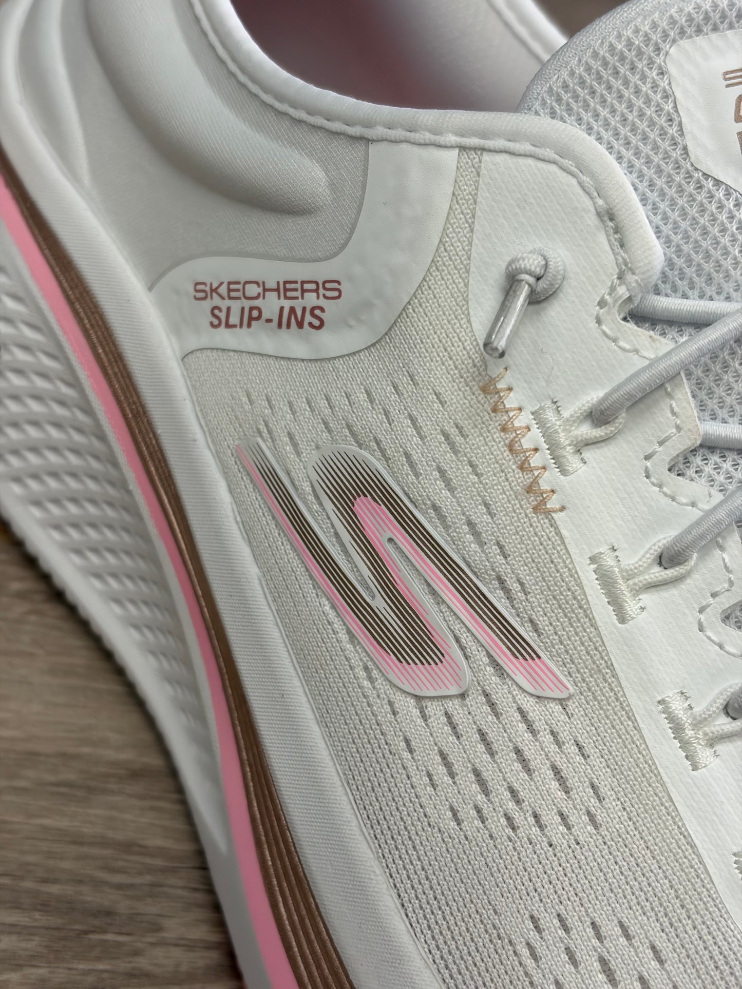 Skechers - White/Pink Slip-in Trainer