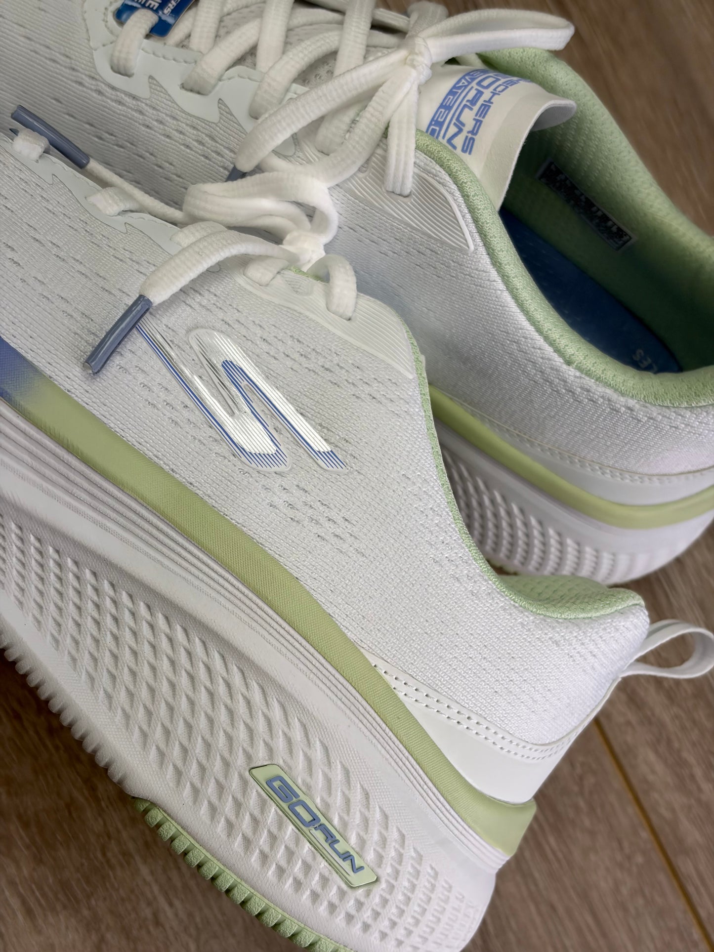 Skechers - GO RUN - White Mix Trainer