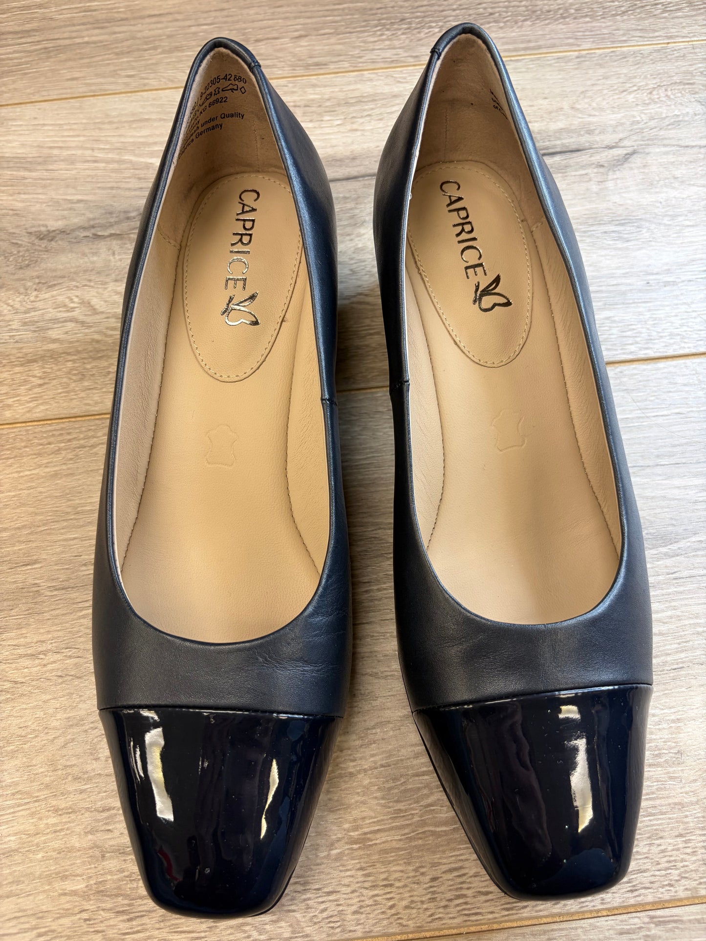 Caprice - Black Court Heel