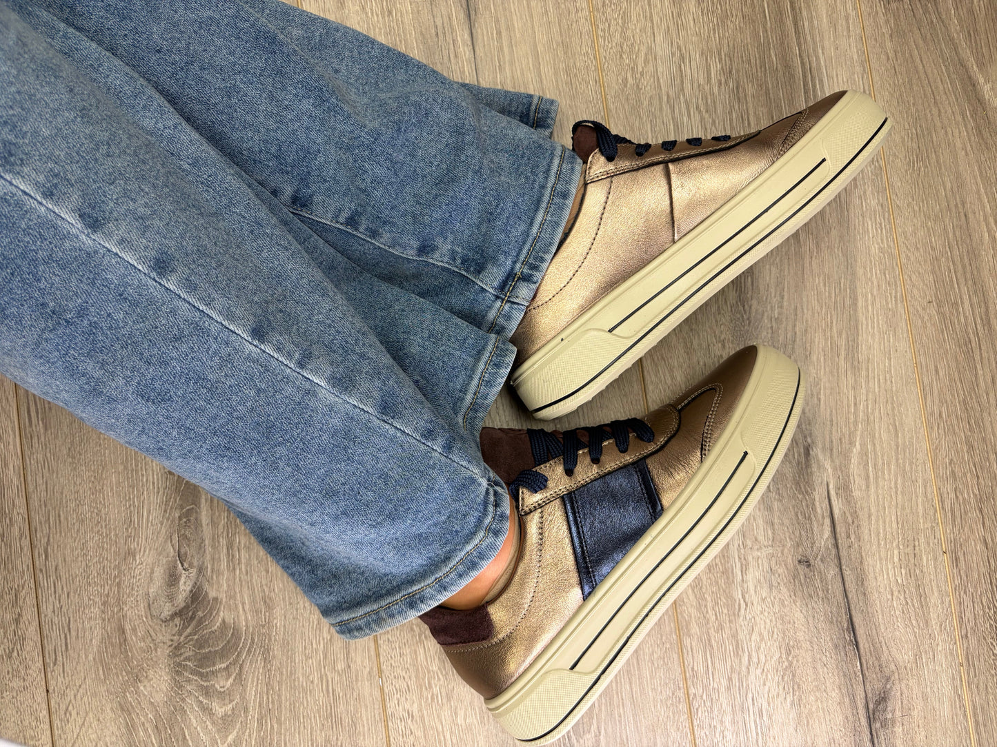 ARA - Gold/Navy Stylish Trainer