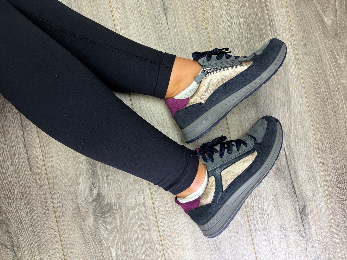 ARA - Navy/Bronze Stylish Trainer