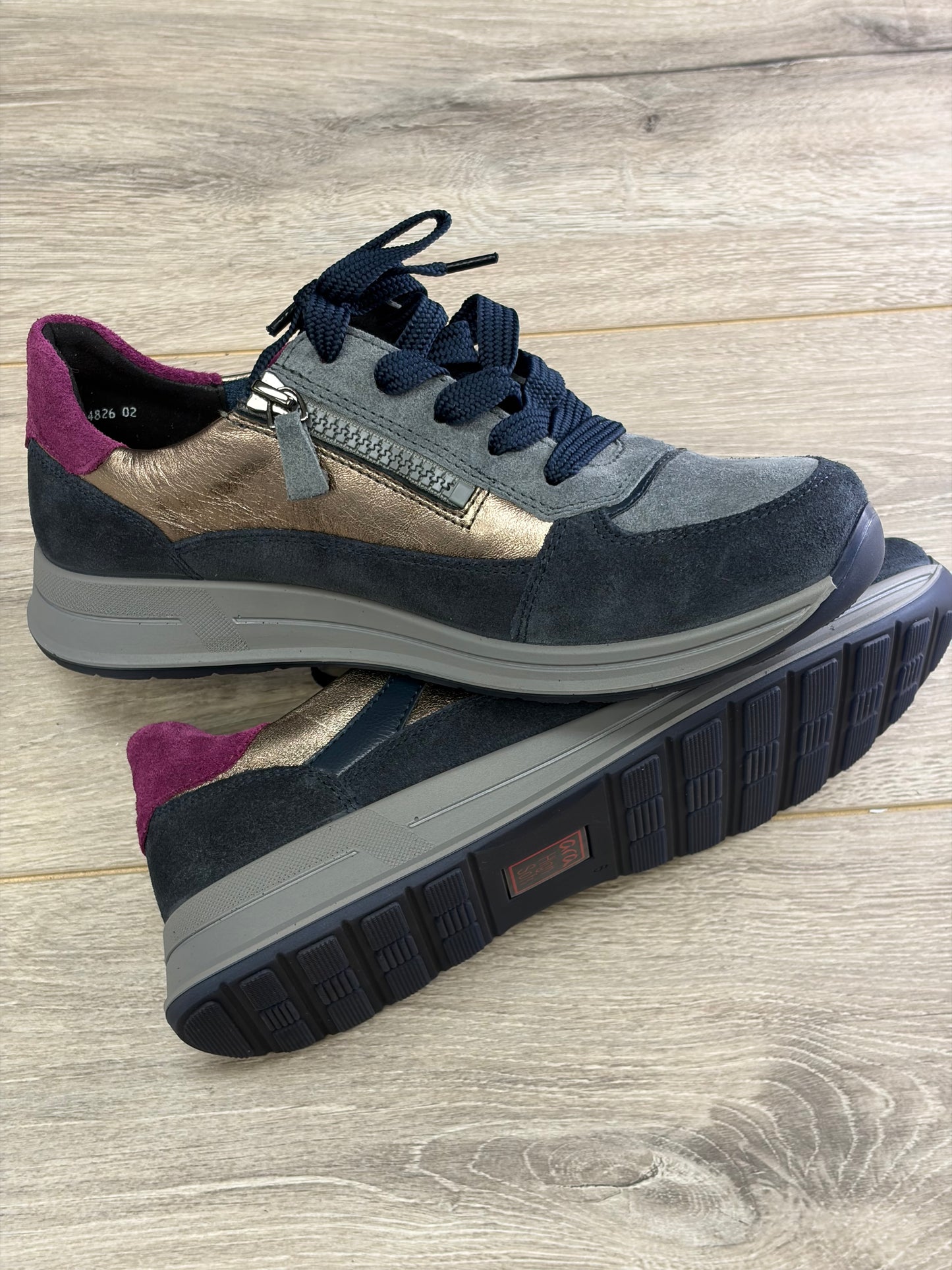 ARA - Navy/Bronze Stylish Trainer
