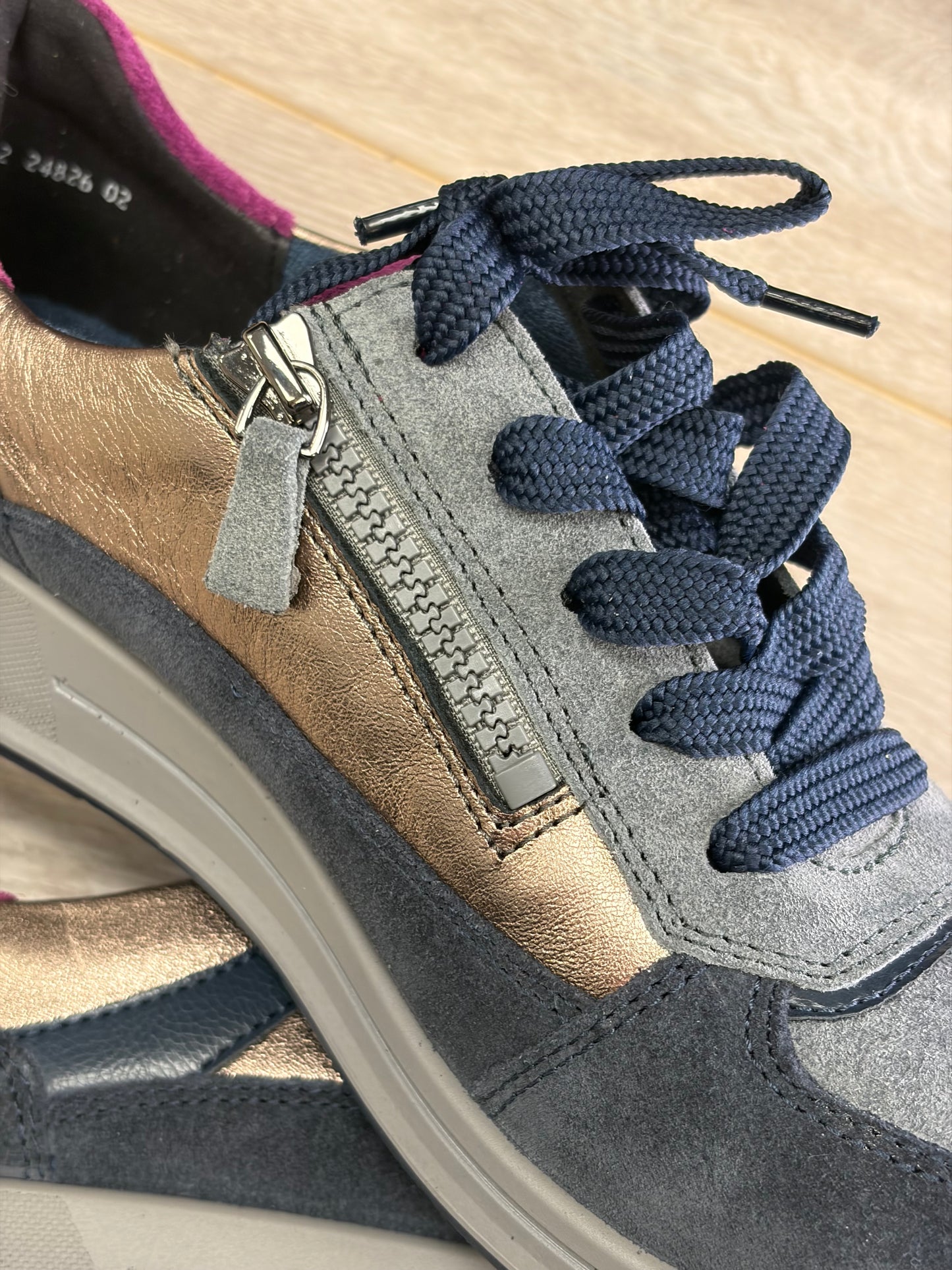 ARA - Navy/Bronze Stylish Trainer