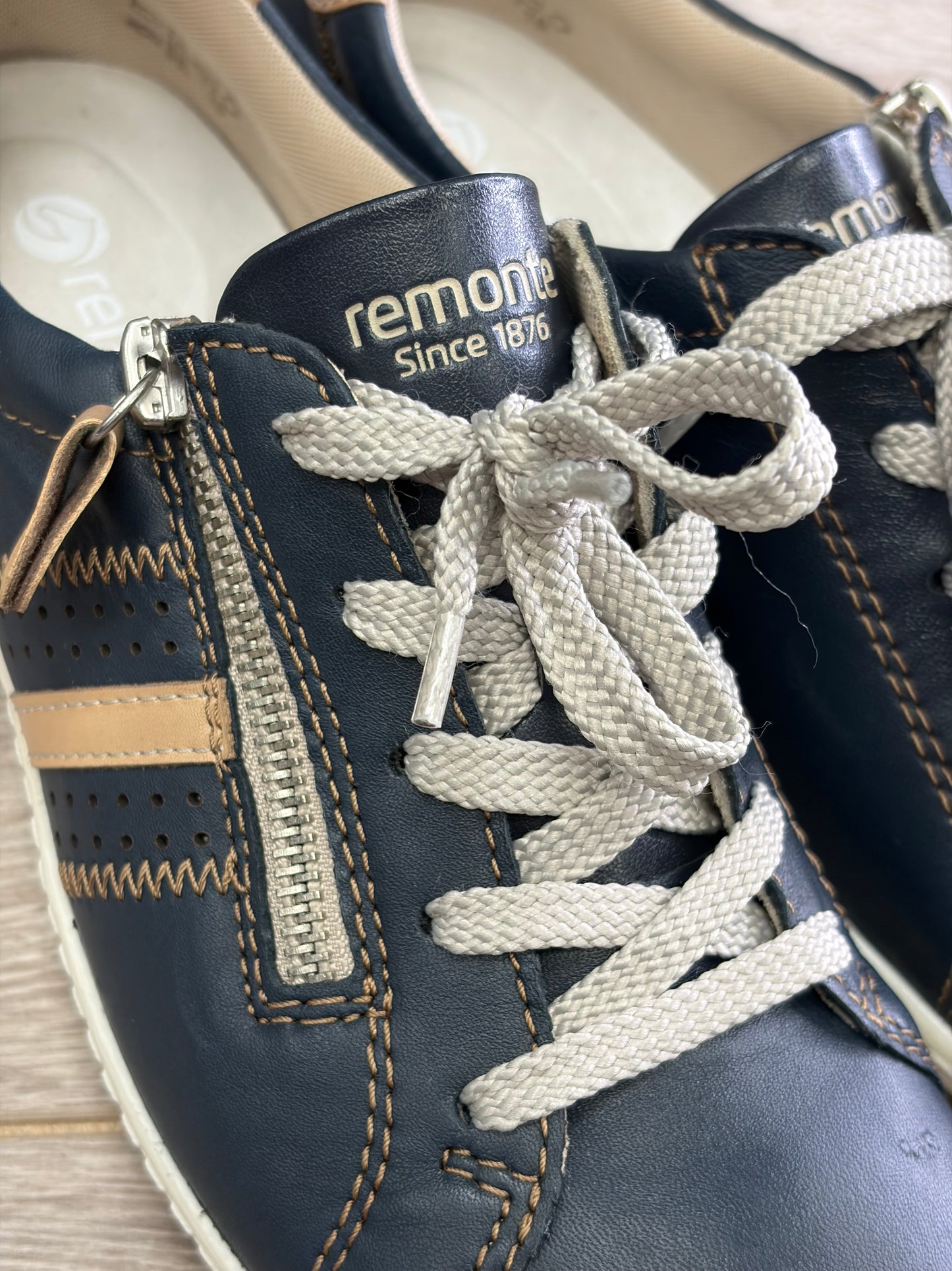 Remonte - Navy/Beige Lace Zip Trainer