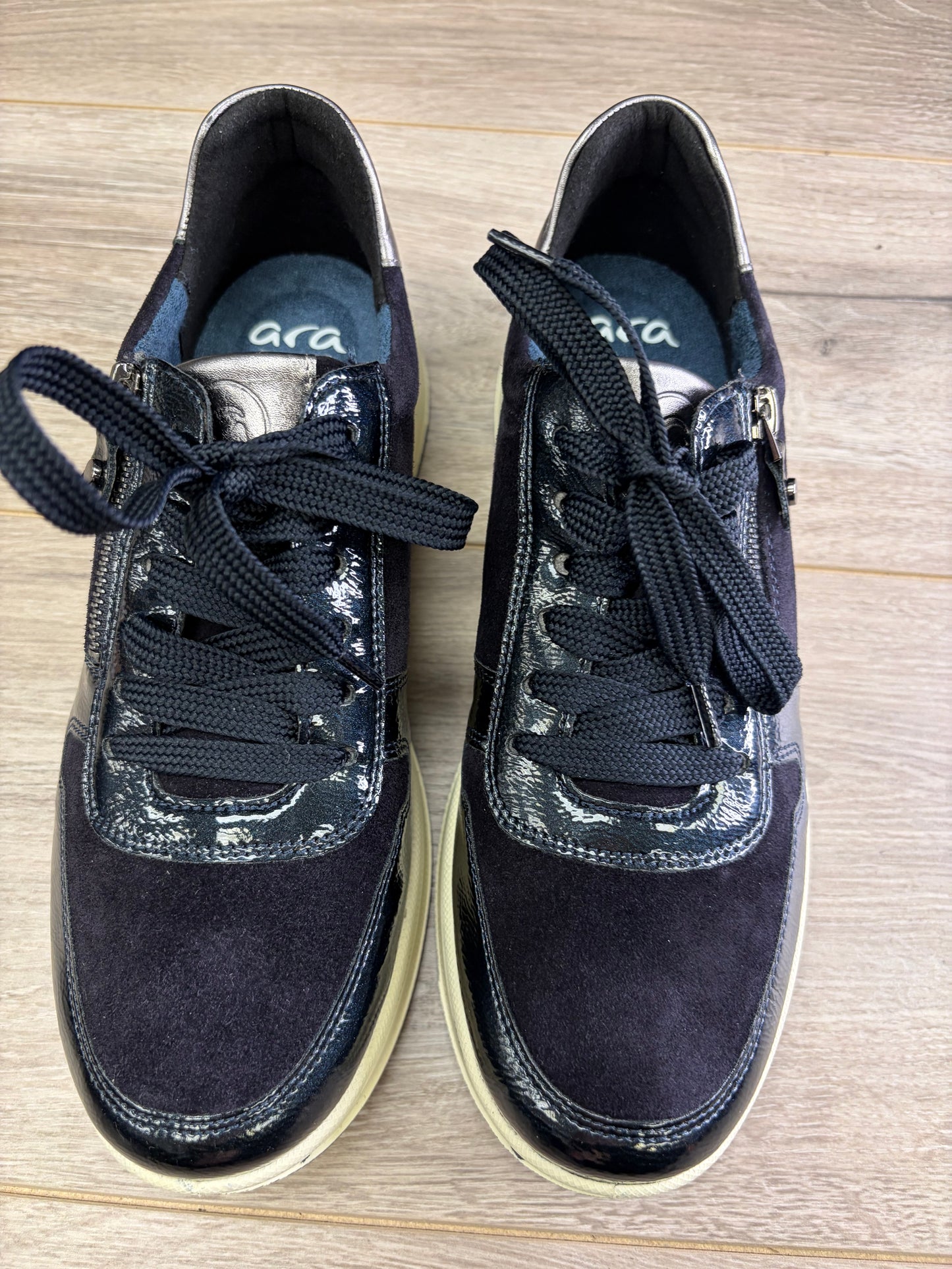 ARA - Navy Stylish Trainer