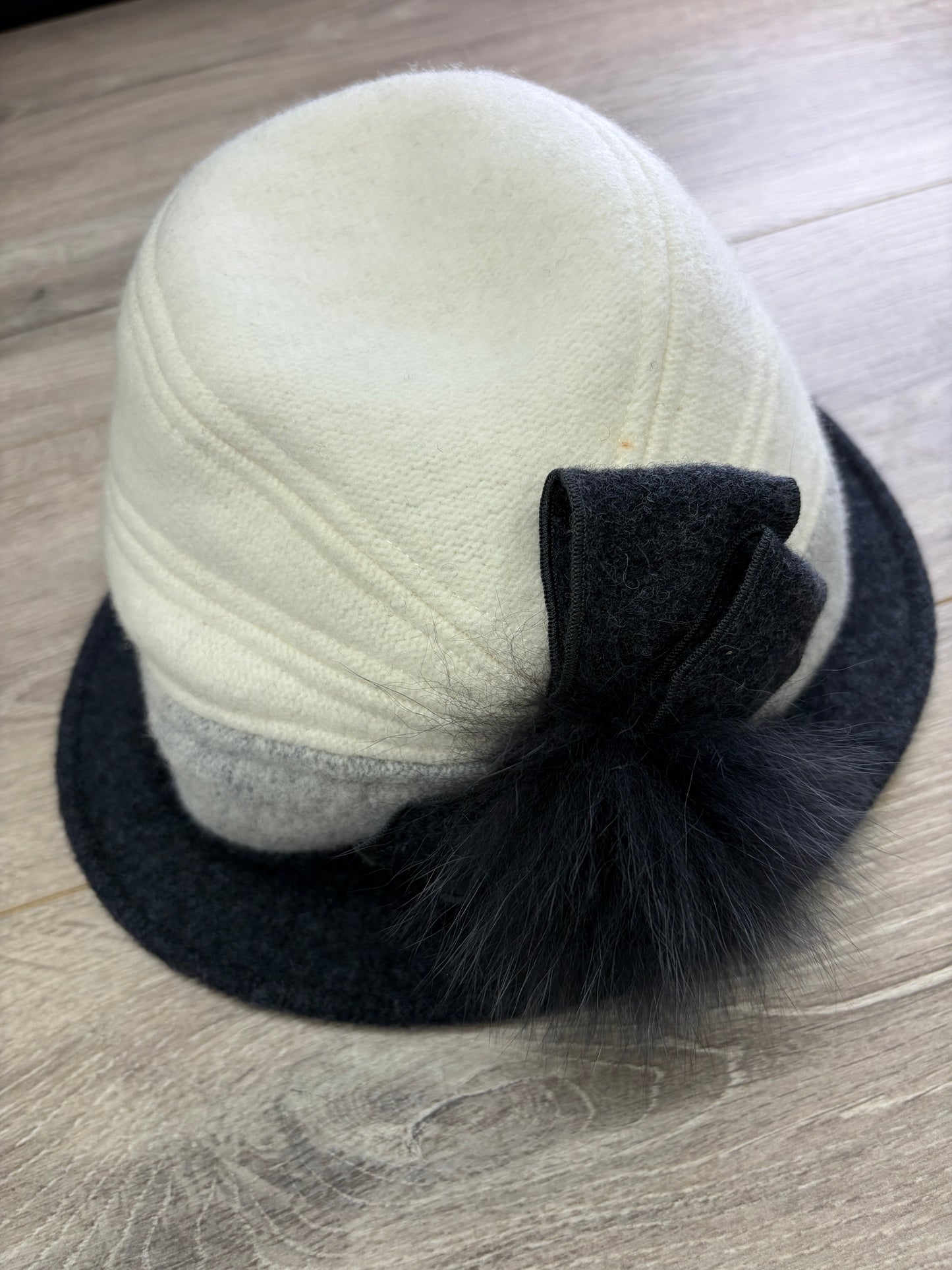 Willi - Cream/Black Hat
