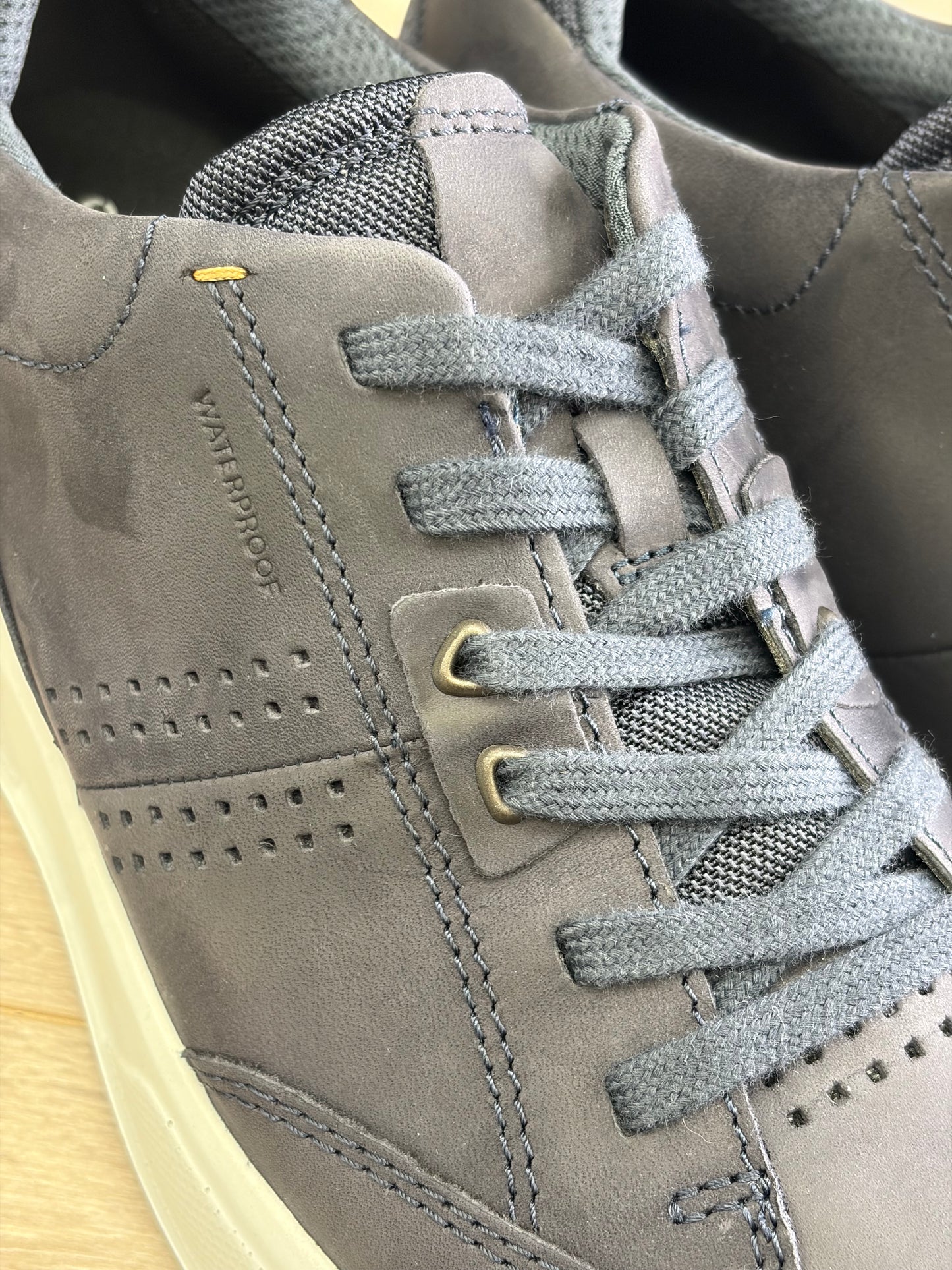 ECCO - Navy Nubuck Waterproof Trainer