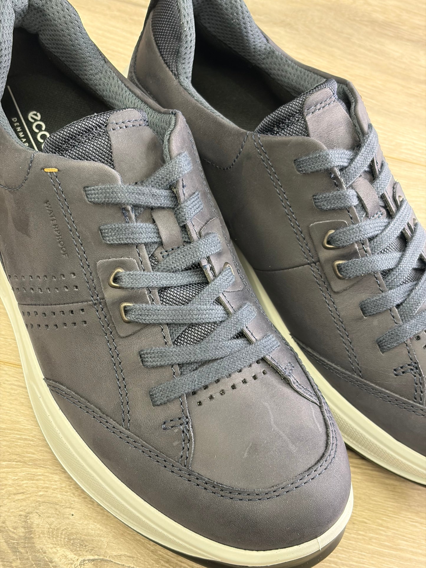 ECCO - Navy Nubuck Waterproof Trainer