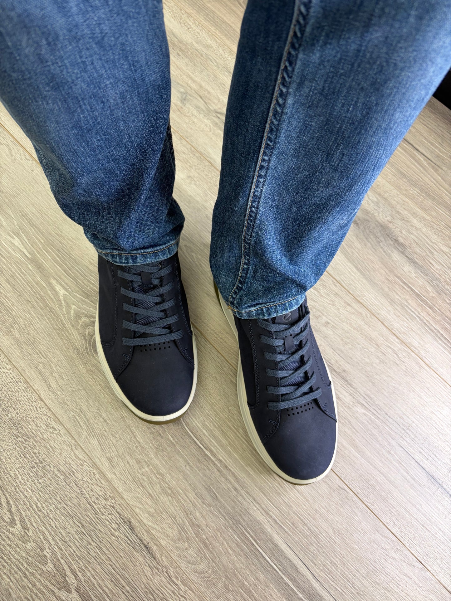 ECCO - Navy Nubuck Waterproof Trainer