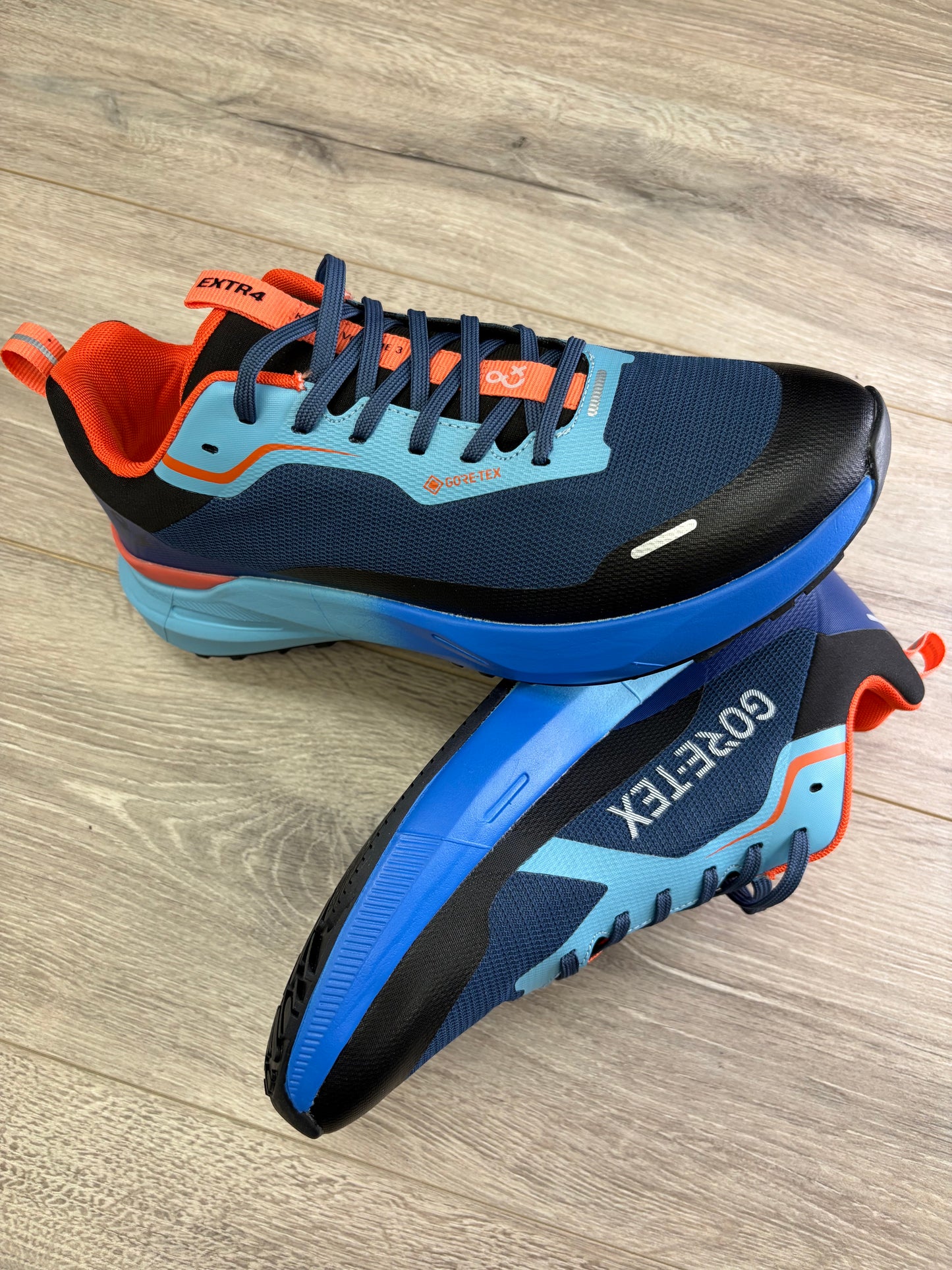 &Extr4 - Blue/Orange Trainer