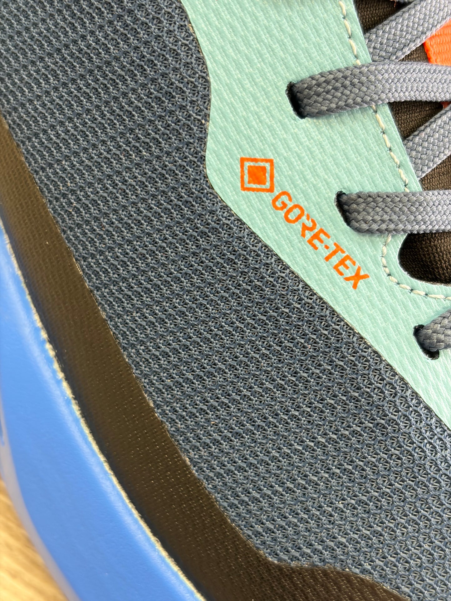&Extr4 - Blue/Orange Trainer