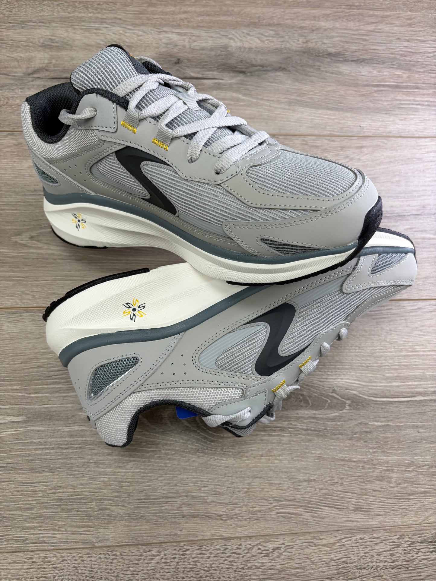 Skechers - Grey Retro Trainer