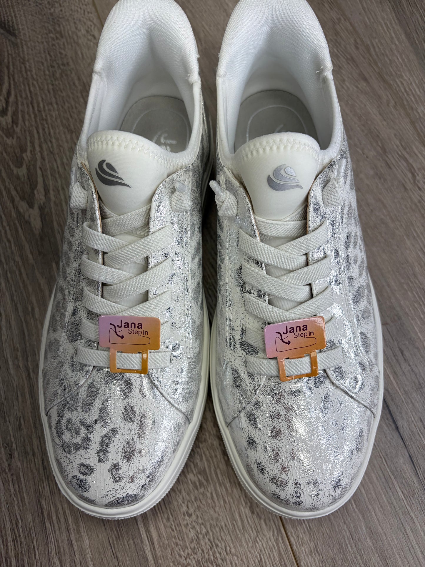 Jana - White Leopard Trainer
