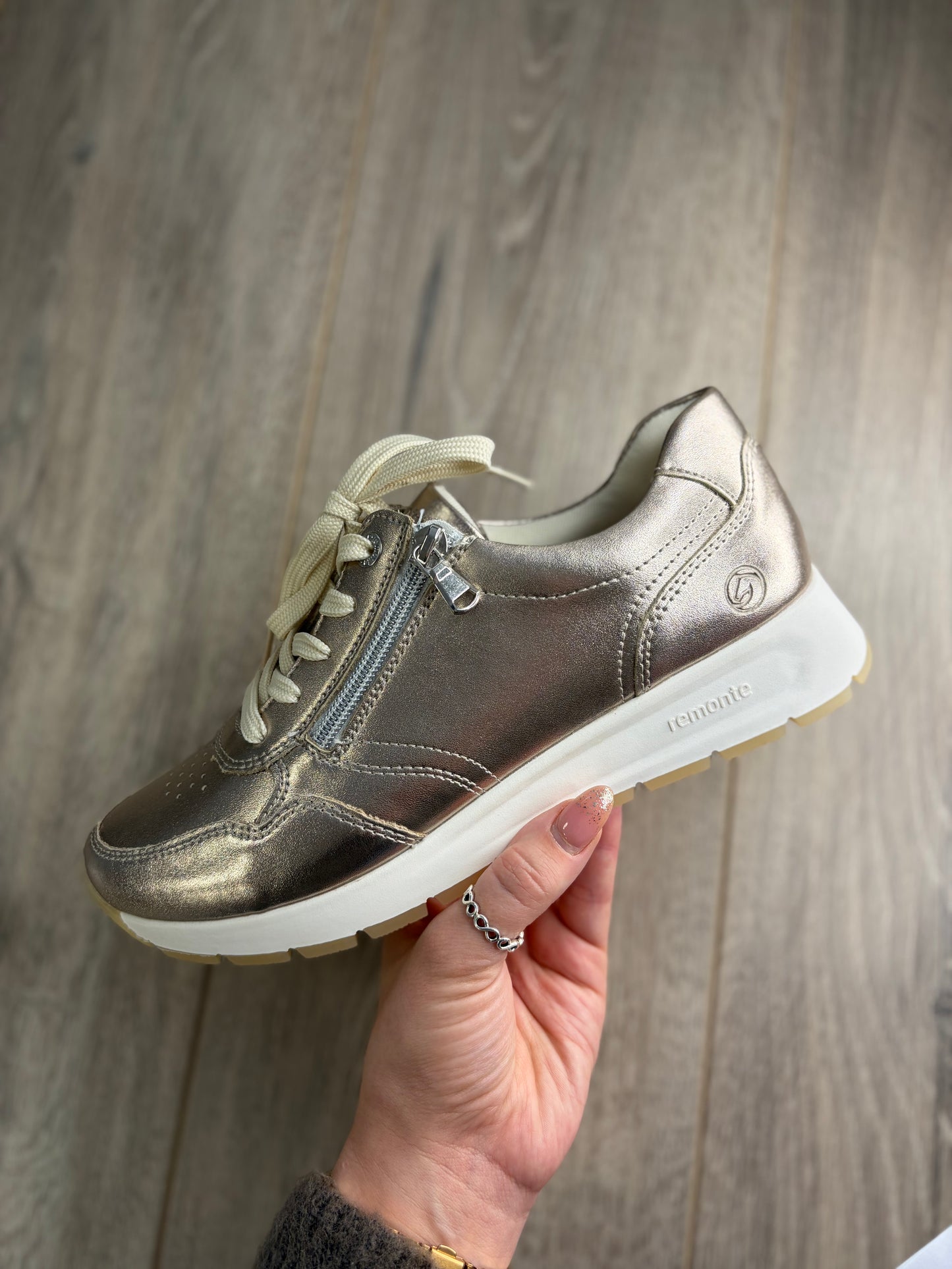 Remonte - Gold Zip Trainer