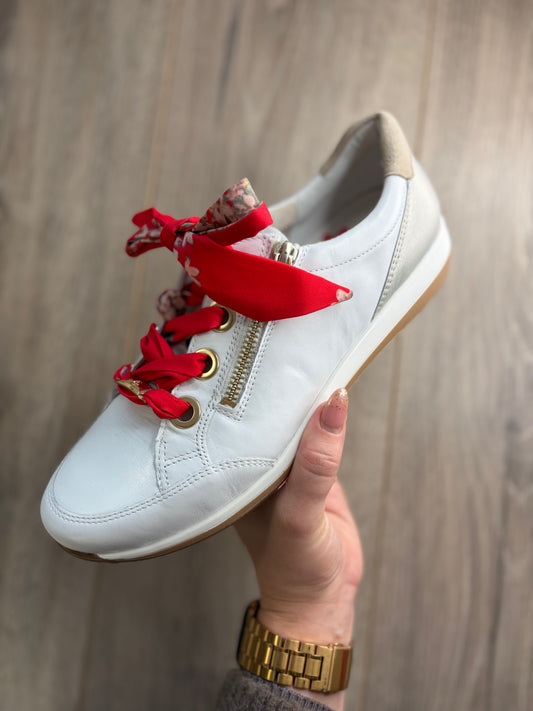 ARA - White - Red Ribbon Trainer