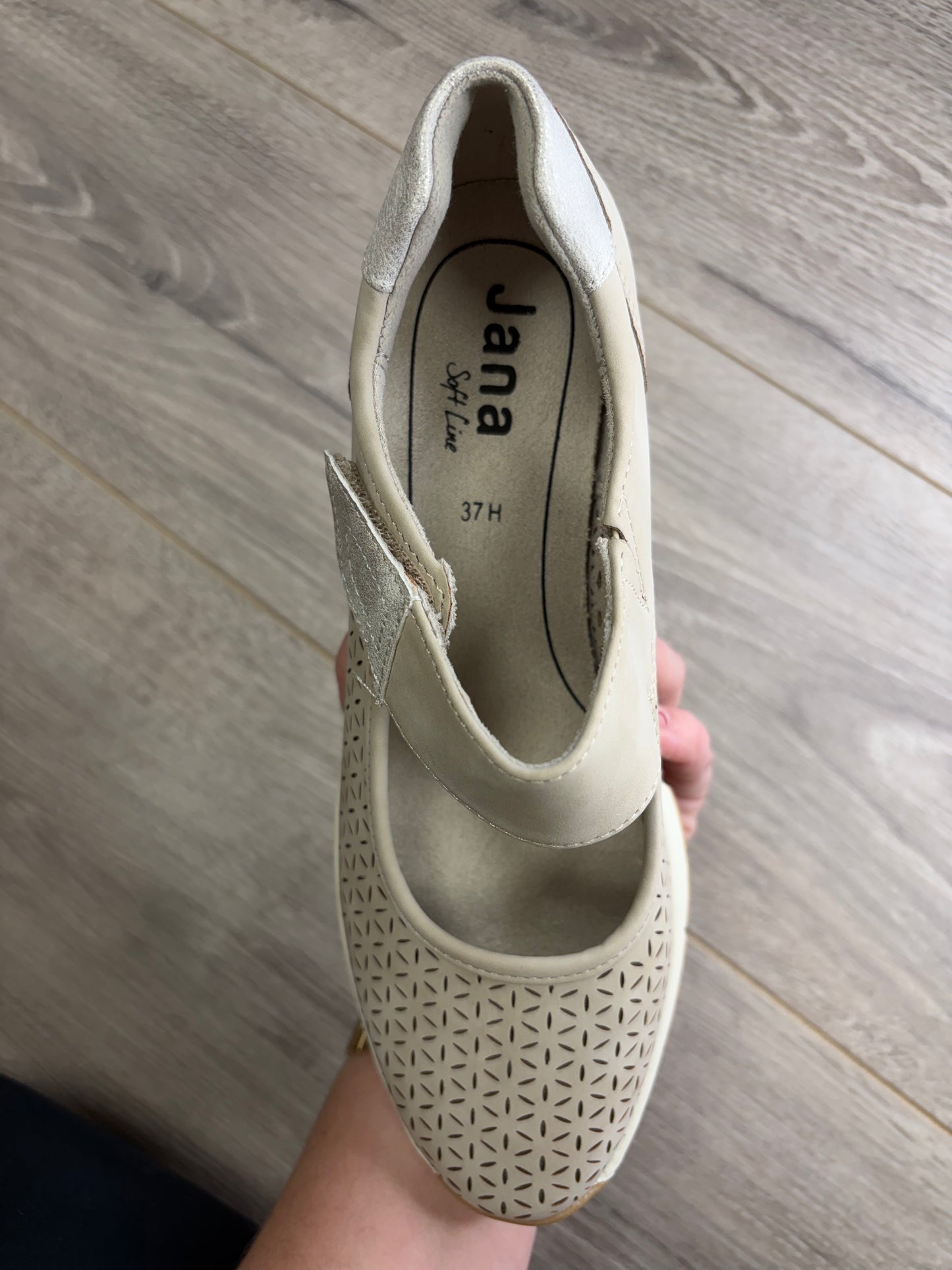 Jana - Beige Mary Jane Shoe