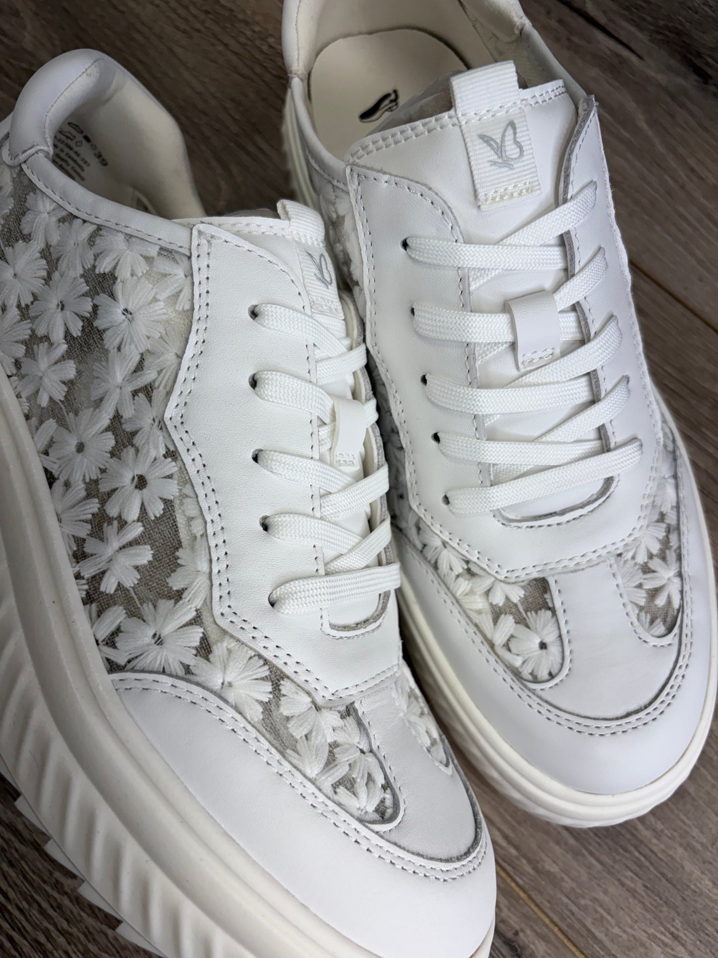 Caprice - White Flower Mesh Trainer
