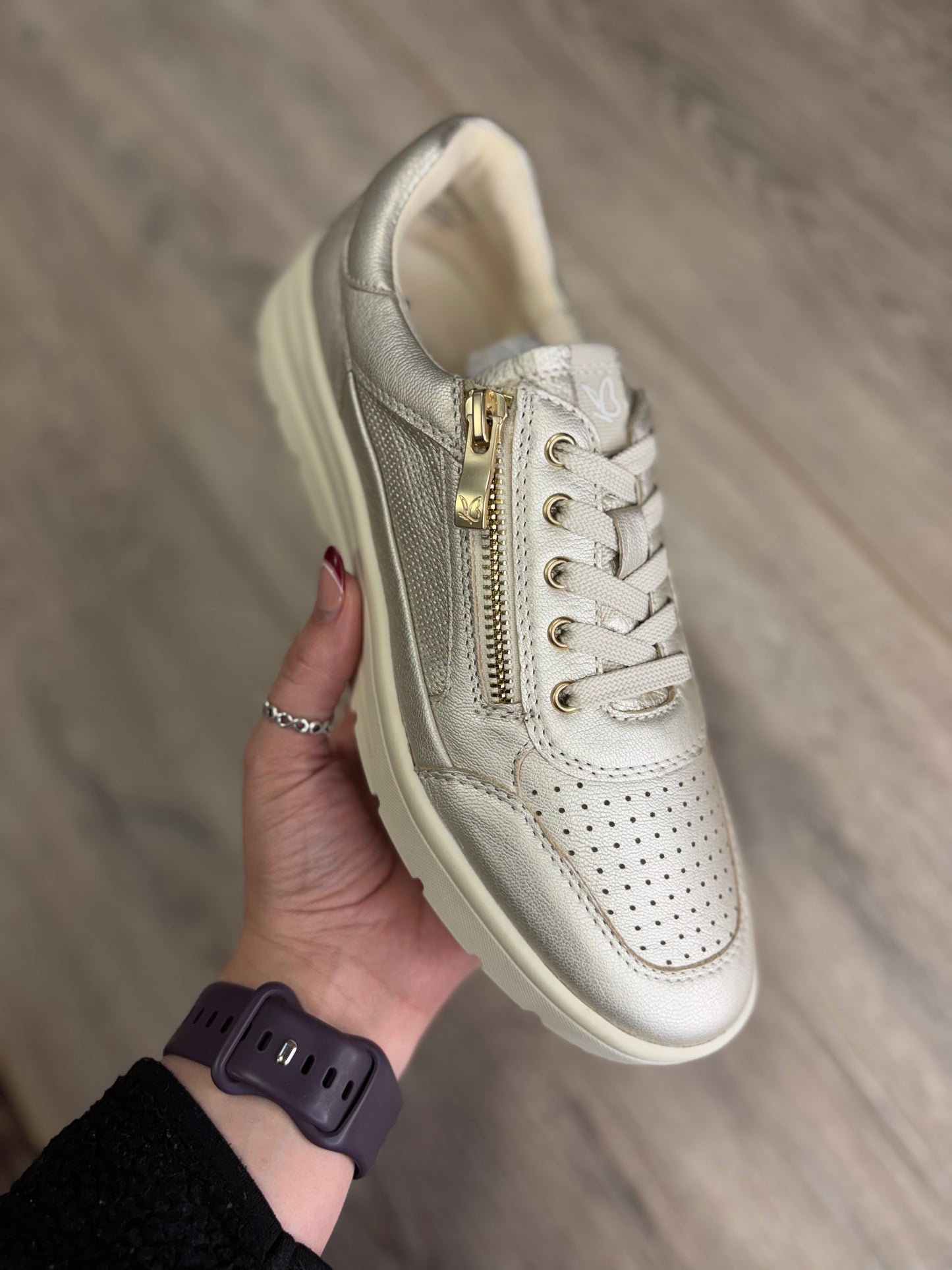 Caprice - Gold Zip Trainer