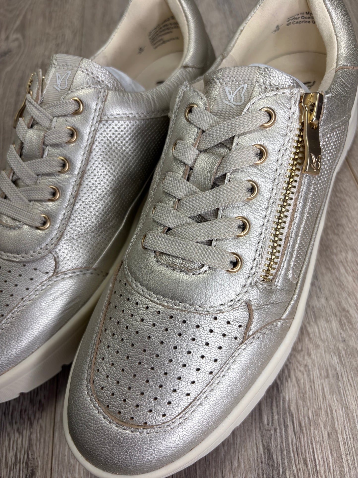 Caprice - Gold Zip Trainer