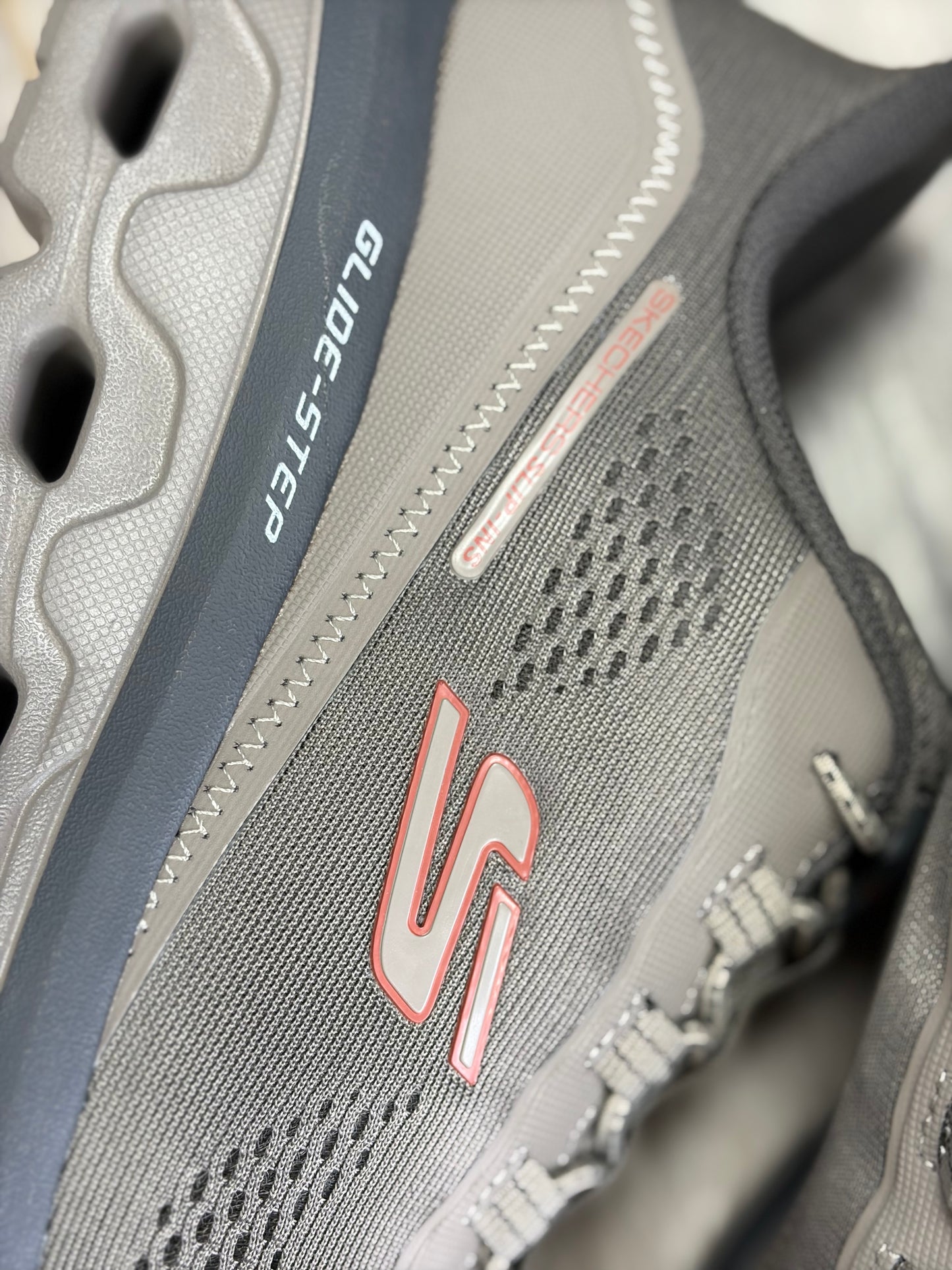 Skechers - Grey Glide-Step Trainers
