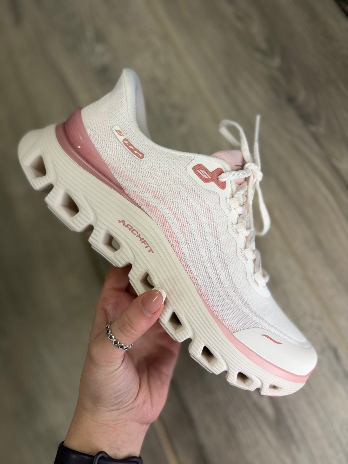 Skechers - Light Pink Arch-Fit