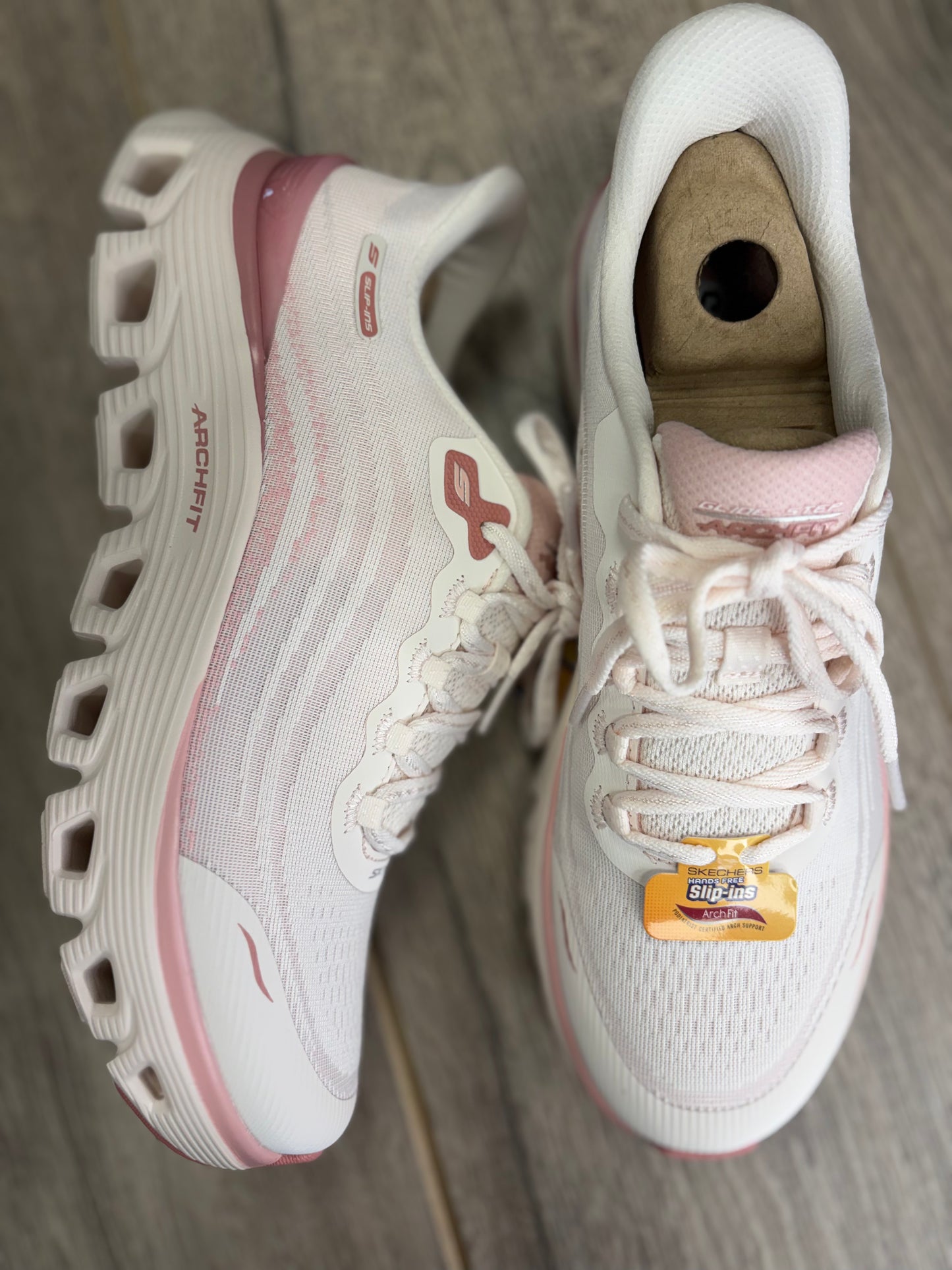 Skechers - Light Pink Arch-Fit