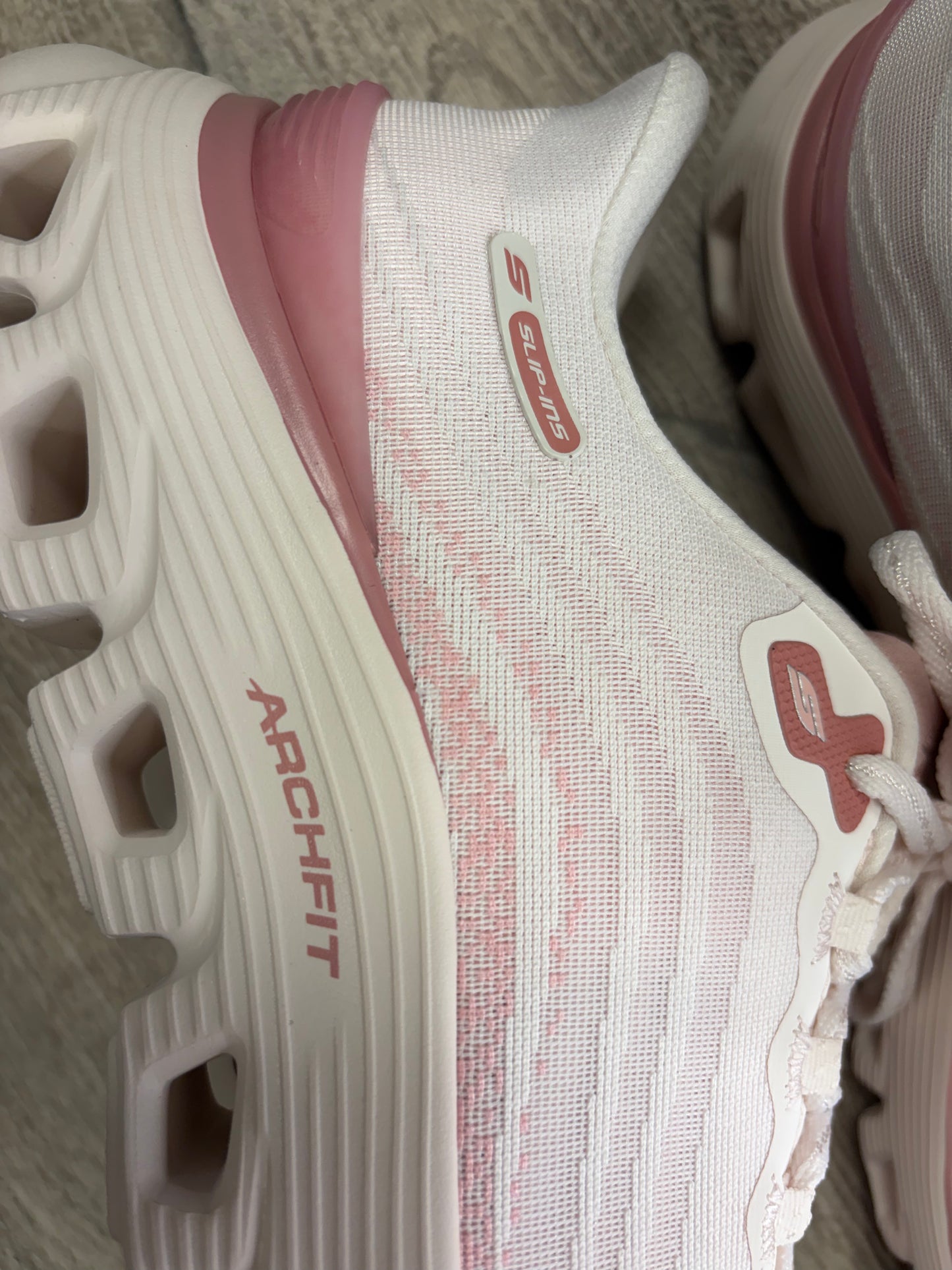 Skechers - Light Pink Arch-Fit