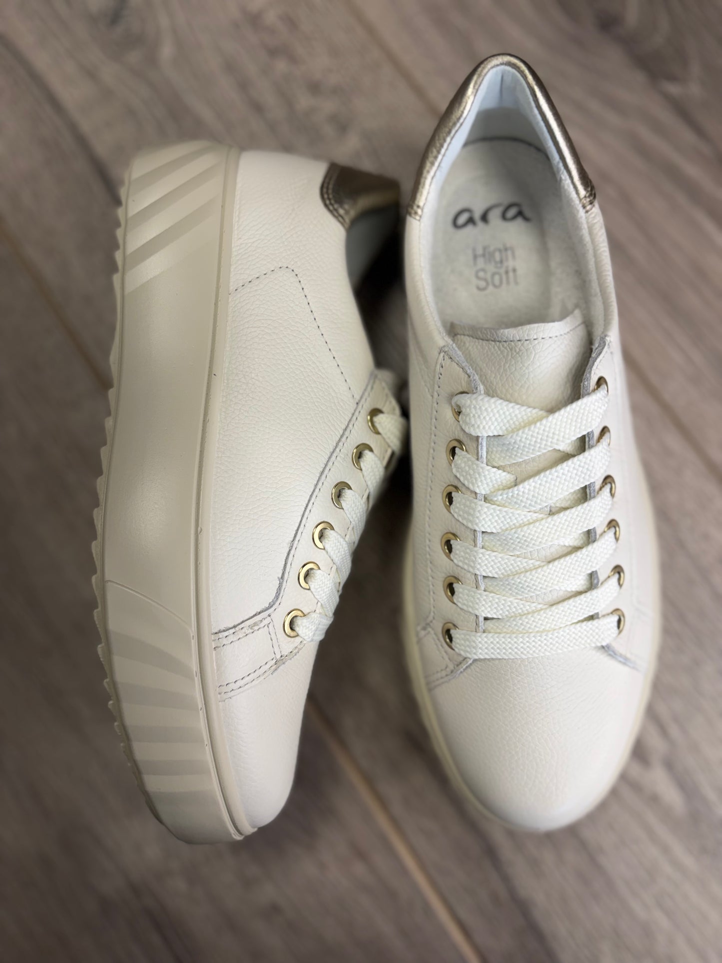 ARA - White Chunky Sole Sneaker