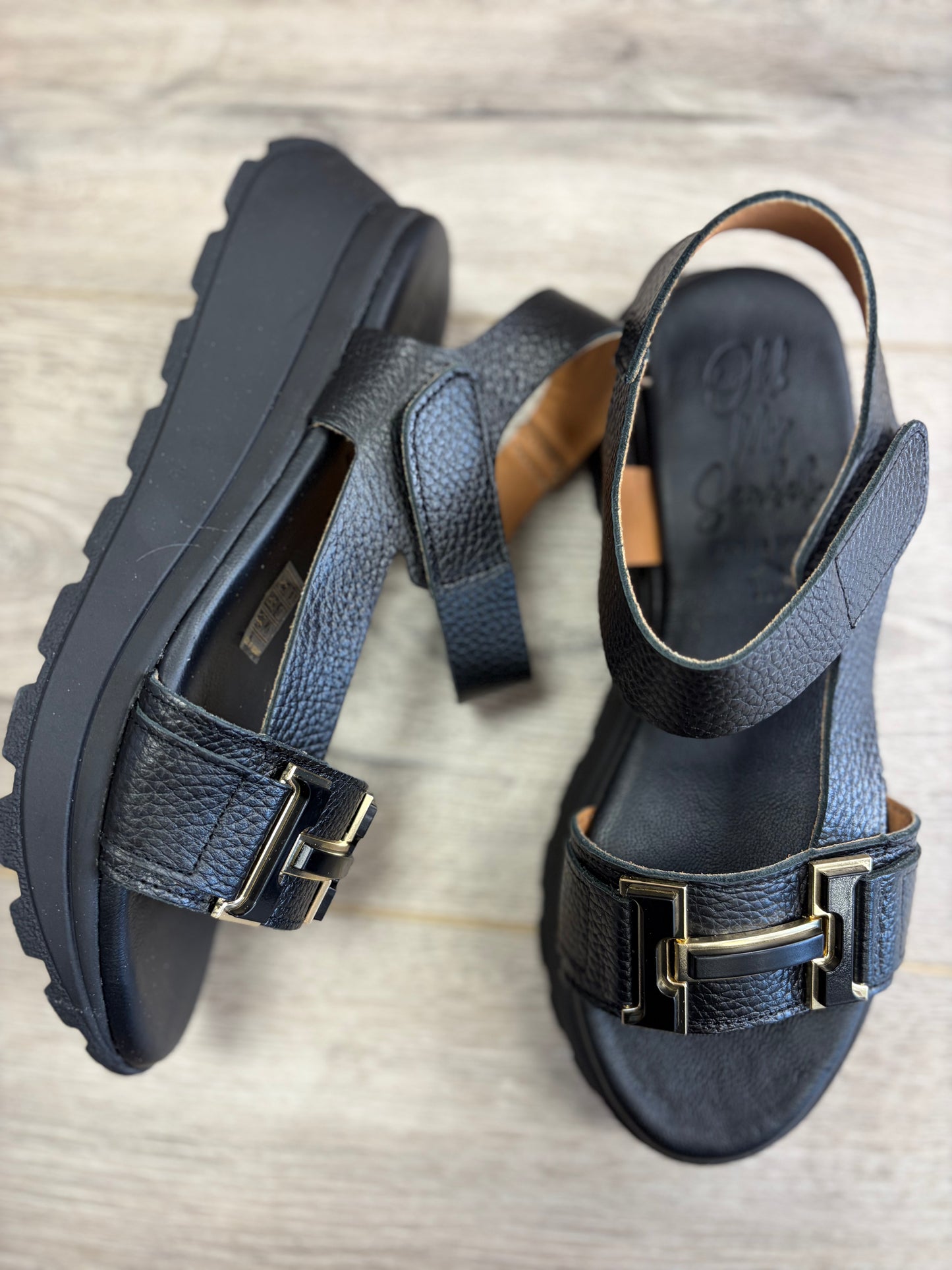 Oh My Sandals - Black Gold Detail Buckle