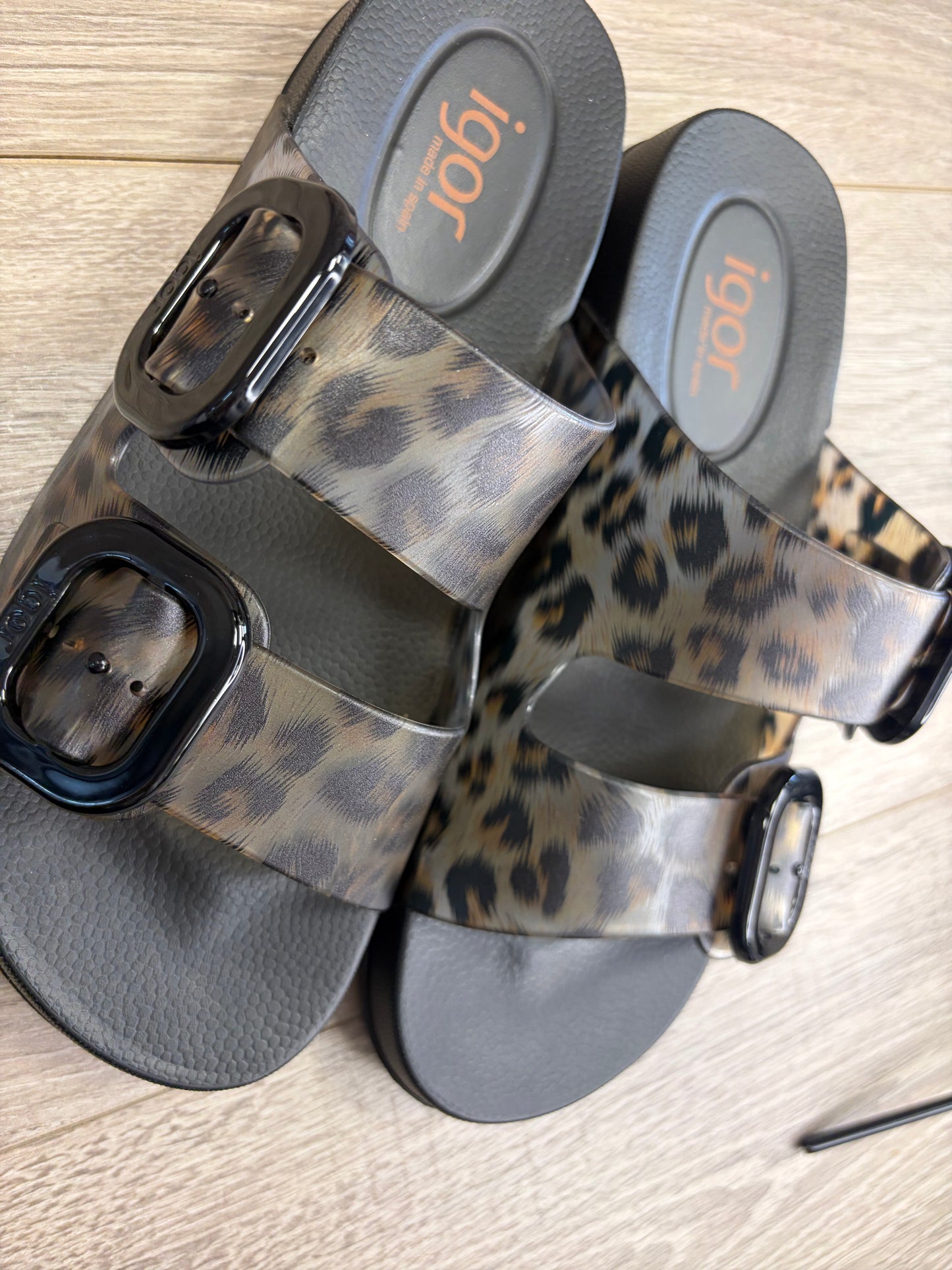 IGOR - Black Leopard Slider