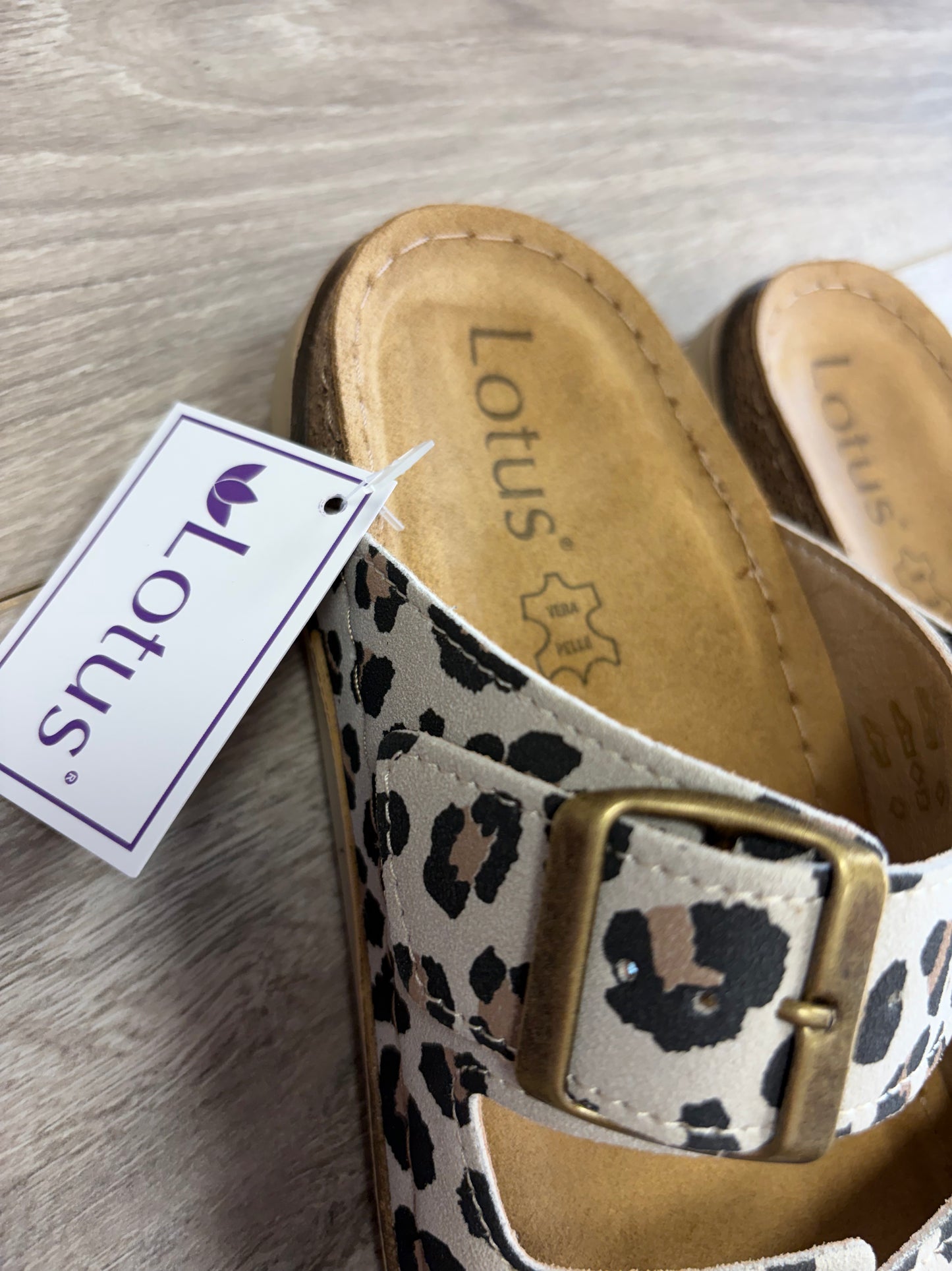 LOTUS - Leopard Slider